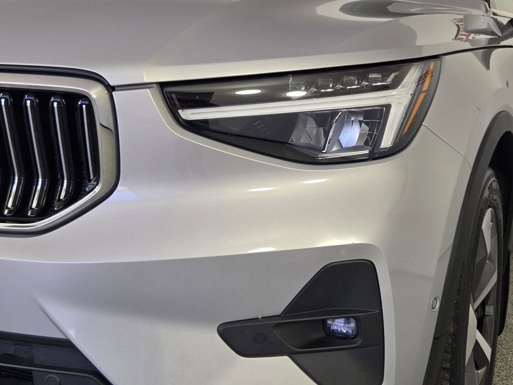 2023 Volvo XC40 B5 Plus Bright Theme