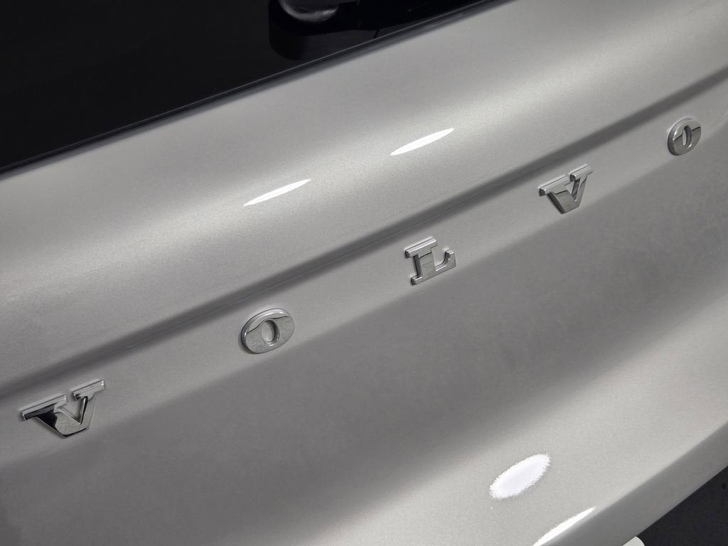 2023 Volvo XC40 B5 Plus Bright Theme