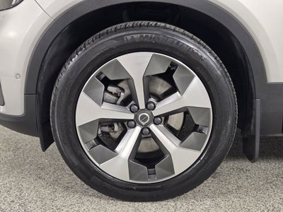 2023 Volvo XC40 B5 Plus Bright Theme
