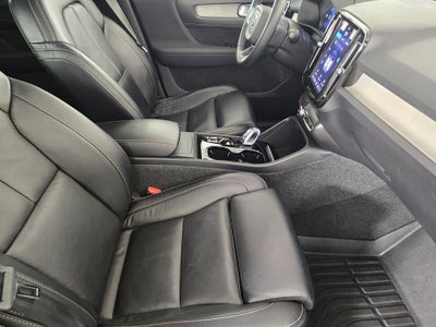 2023 Volvo XC40 B5 Plus Bright Theme
