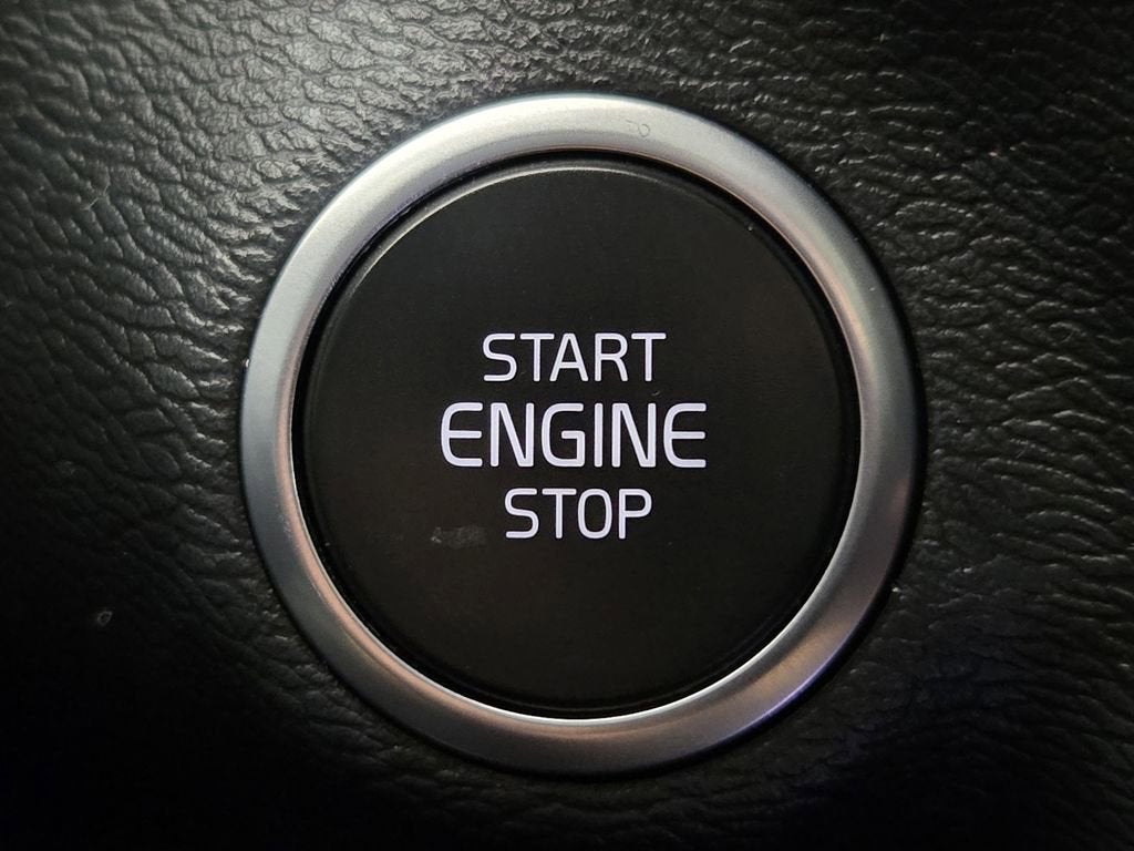 2023 Volvo XC40 B5 Plus Bright Theme