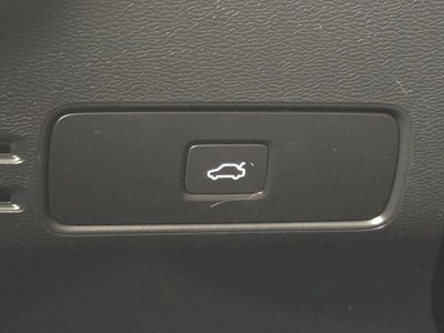 2023 Volvo XC40 B5 Plus Bright Theme