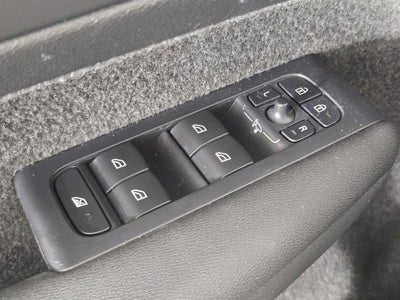 2023 Volvo XC40 B5 Plus Bright Theme