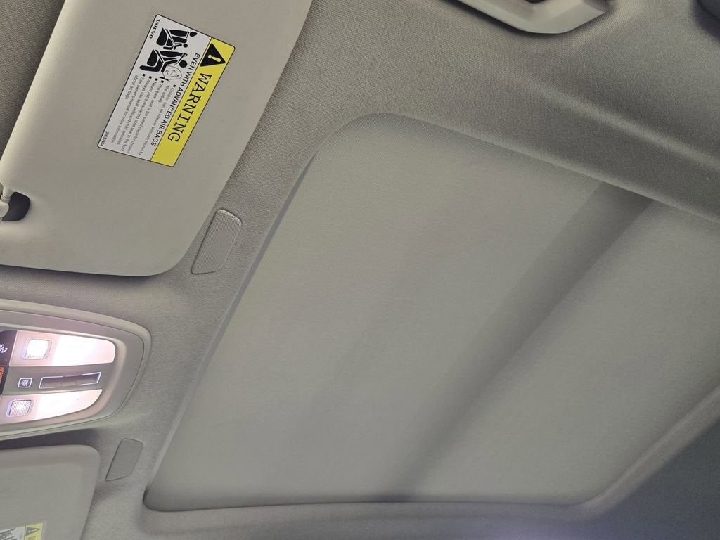 2023 Volvo XC40 B5 Plus Bright Theme