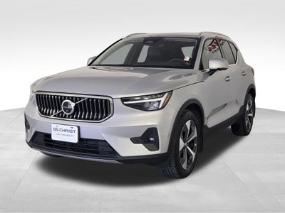 2023 Volvo XC40 B5 Plus Bright Theme