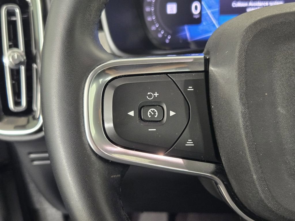 2023 Volvo XC40 B5 Plus Bright Theme