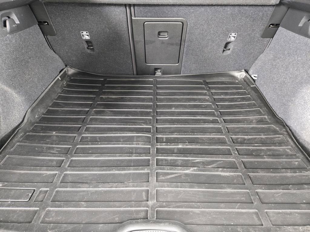 2023 Volvo XC40 B5 Plus Bright Theme