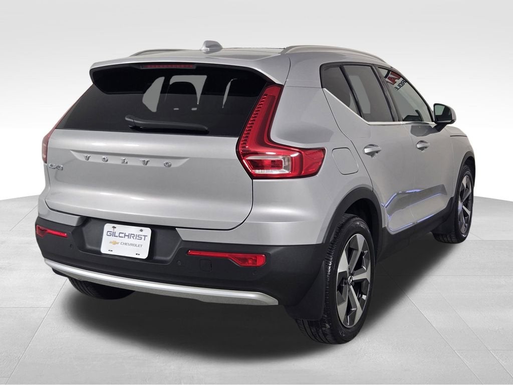 2023 Volvo XC40 B5 Plus Bright Theme