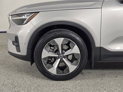 2023 Volvo XC40 B5 Plus Bright Theme