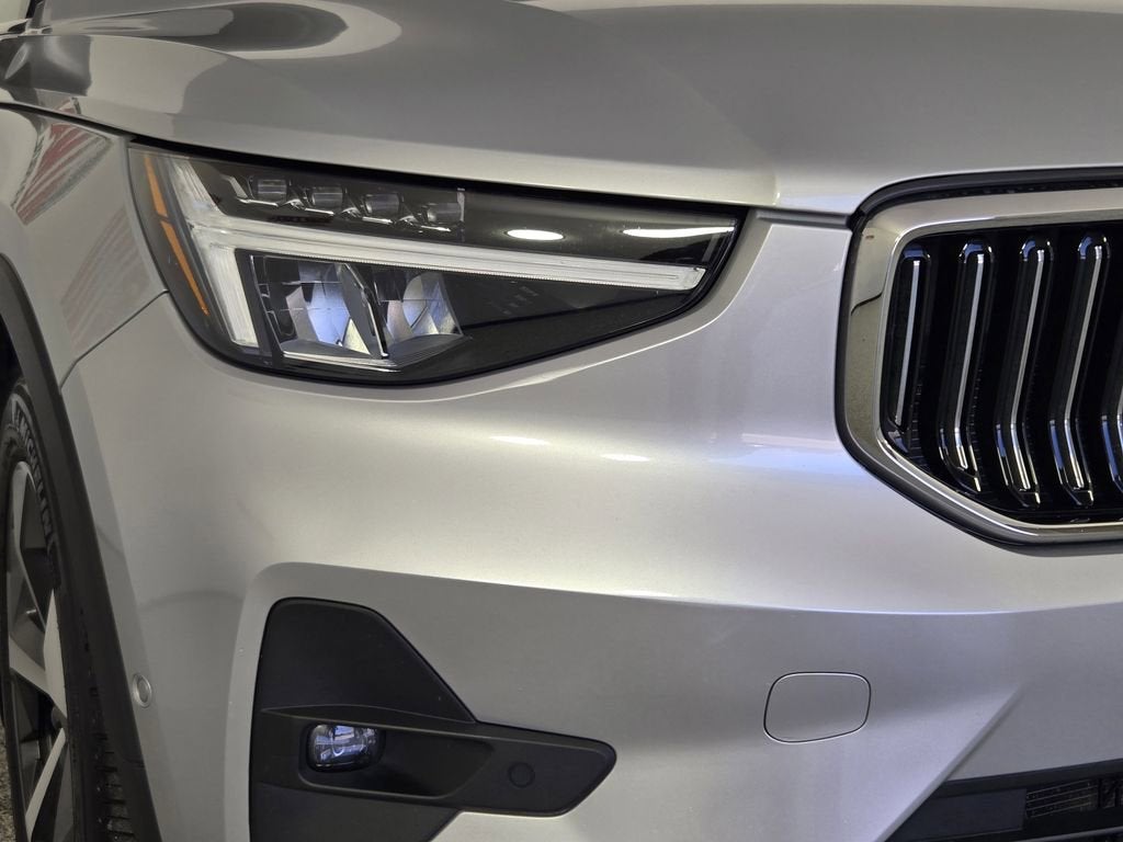 2023 Volvo XC40 B5 Plus Bright Theme