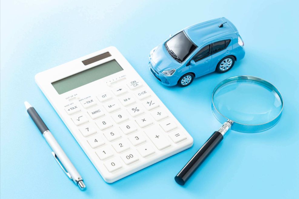  Calculator, toy car, and magnifying glass representing vehicle pricing and payment calculations.